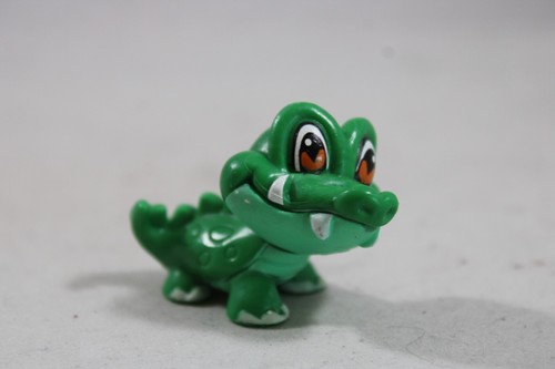 Rare famosa pinypon pin - (, y