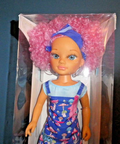 Nancy doll famosa - by, of